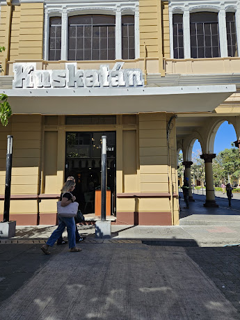 Local de Kuskatán en la Plaza Libertad, Centro Histórico de San Salvador