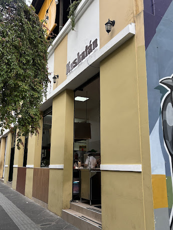 Local de Kuskatán frente a la Plaza Morazán, Centro Histórico de San Salvador